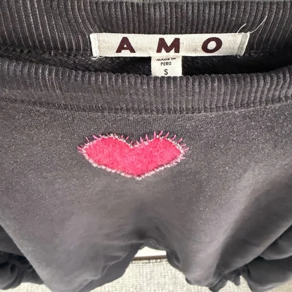 AMO upcycled sweatshirt with embroidery and heart - Picture 2 of 10